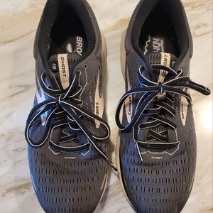Brooks Ghost 13 Women's shoe in size 11 (D)